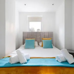 Apartment 2 Bedrooms Close To The With Garden And Own Entrance !, Brighton