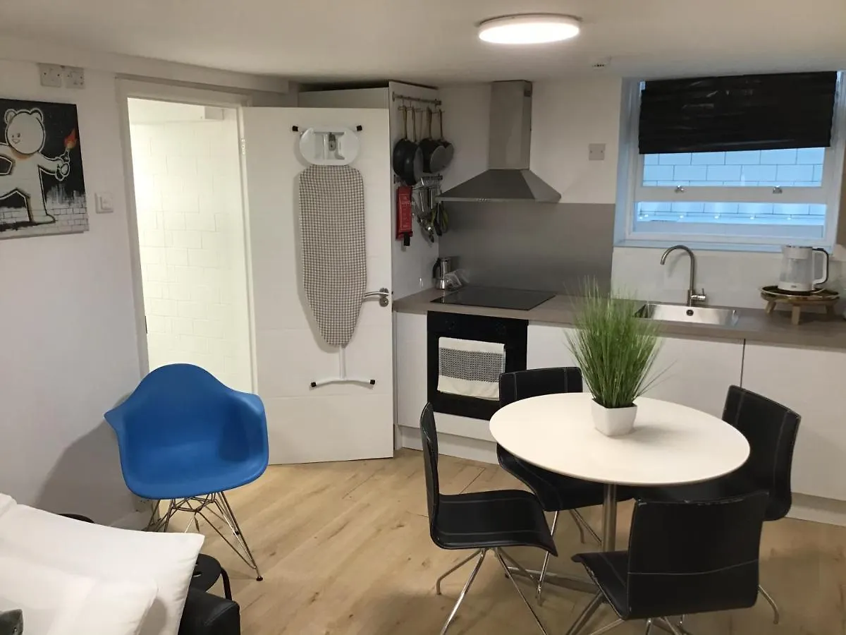 Bond Studios Hove Apartment