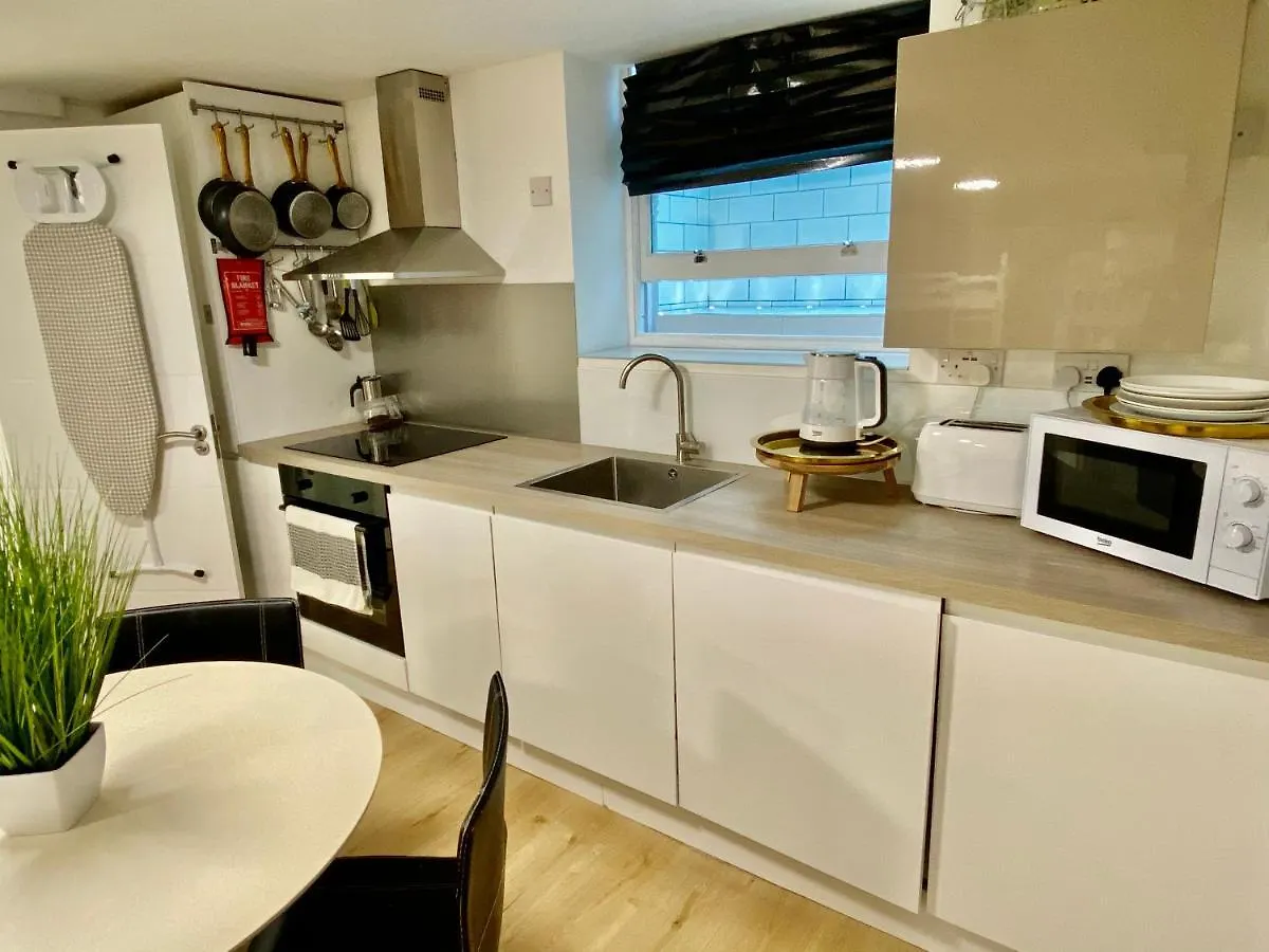 Bond Studios Hove Apartment