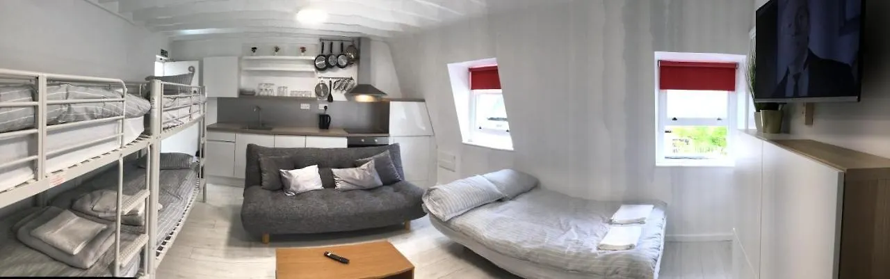 Bond Studios Hove Apartment