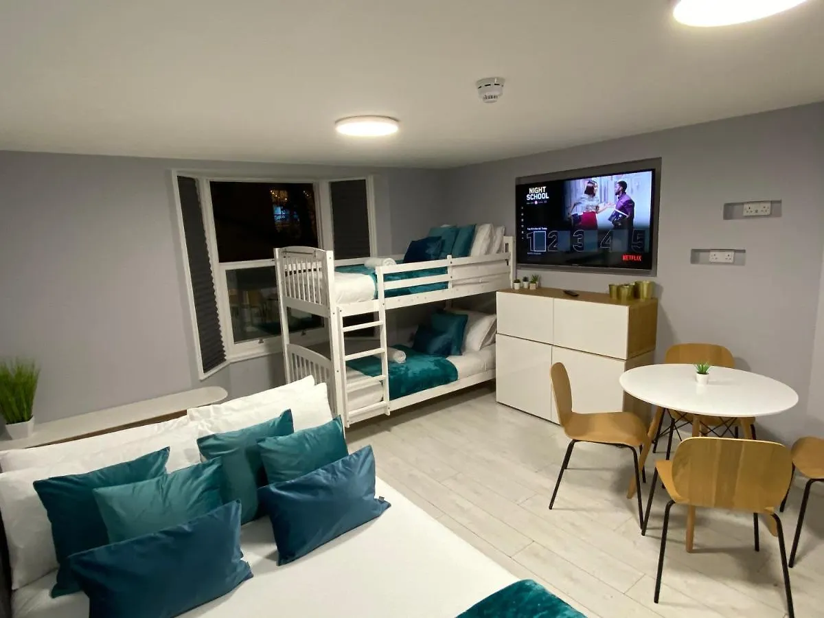 Bond Studios Brighton Apartment